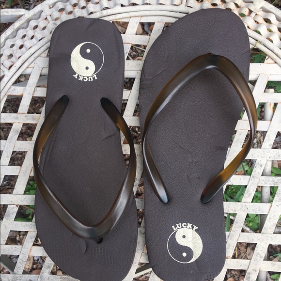 Lucky brand brown flip flops. - Picture 1 of 3